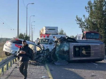 مصرع فلسطيني واصابة اسرائيليتن بحادث سير على طريق وادي الحرامية 